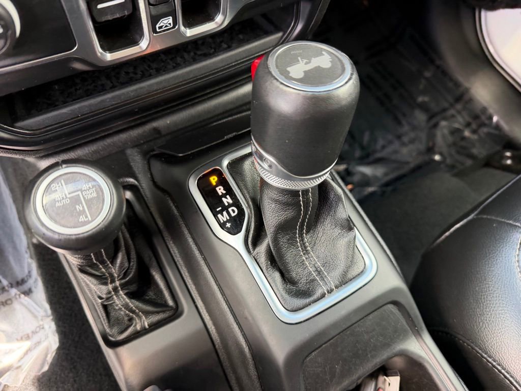 Used 2022 Jeep Wrangler Unlimited Sahara AWD/4WD image 28