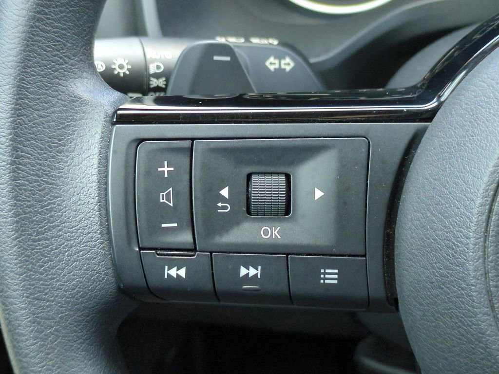 Used 2021 Nissan Rogue SV FWD image 6