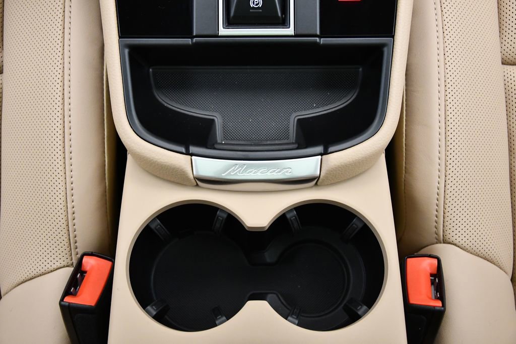 Used 2025 Porsche Macan image 30