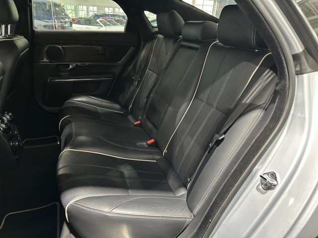 Used 2011 Jaguar XJ RWD image 44