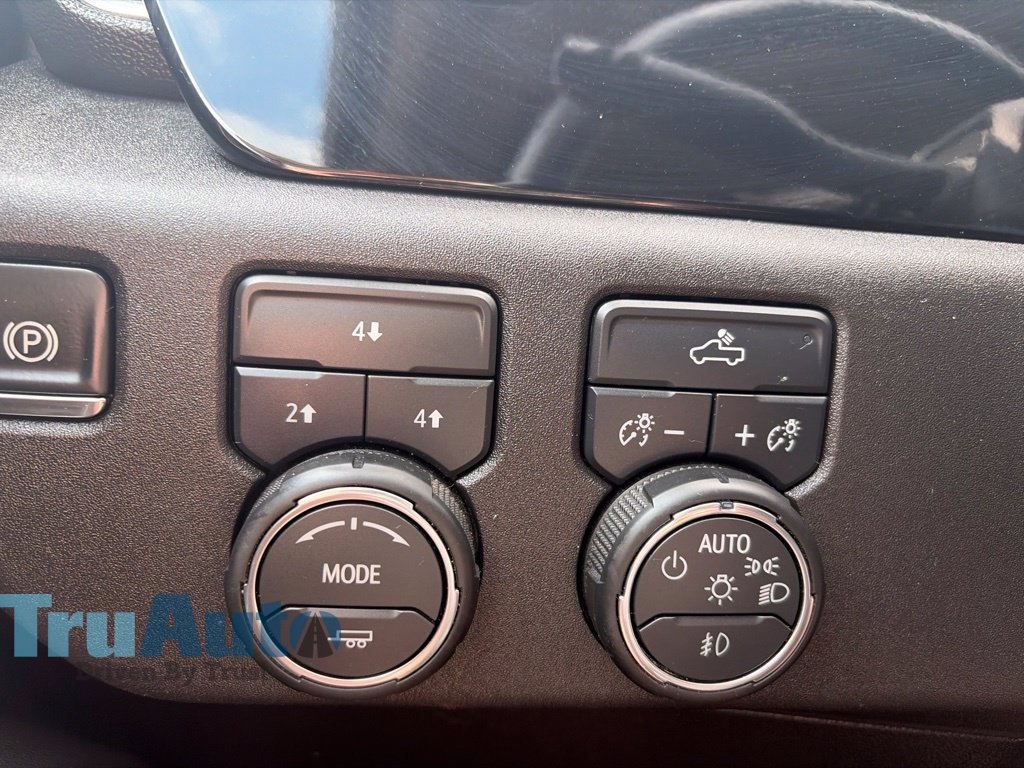 Used 2025 Chevrolet Silverado 2500 LT w/ Convenience Package AWD/4WD image 35