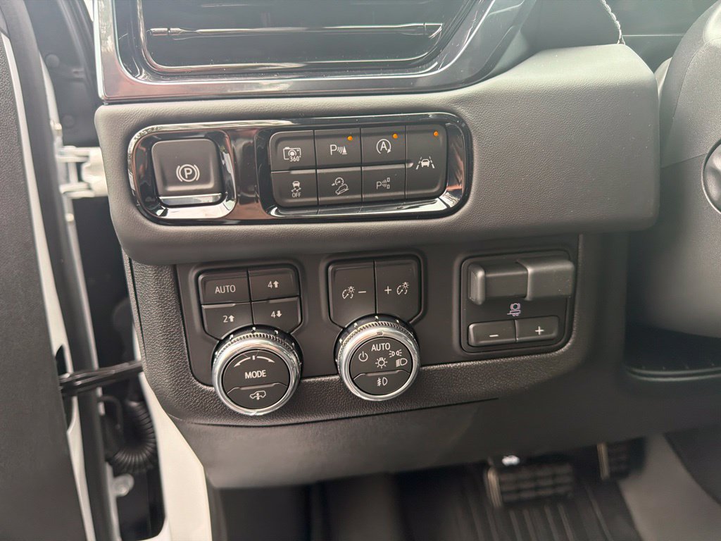 New 2026 GMC Yukon AT4 Ultimate w/ LPO, Floor Liner Package AWD/4WD image 24