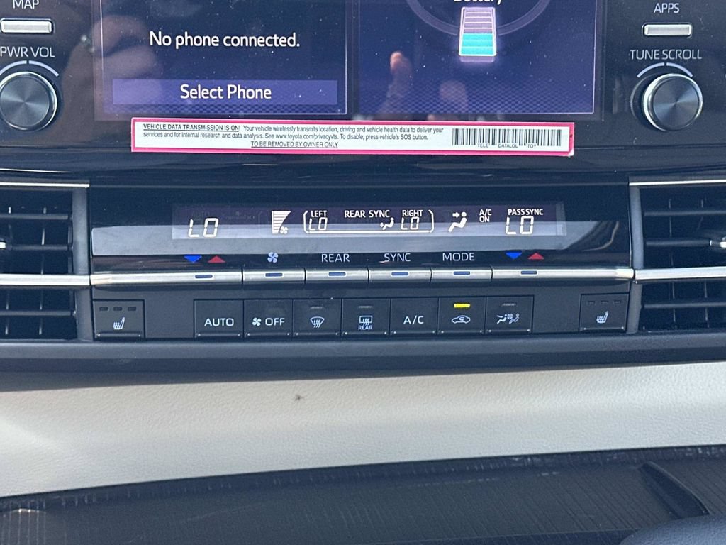 Used 2024 Toyota Sienna XLE FWD image 38