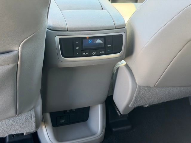 Used 2019 Toyota Highlander XLE image 18