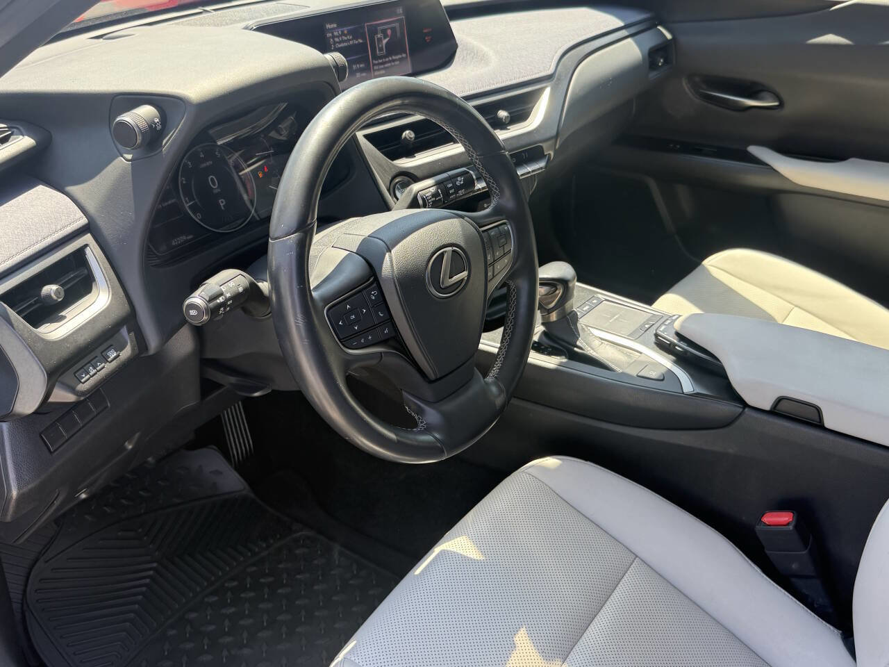 Used 2019 Lexus UX 200 w/ Premium Package image 10
