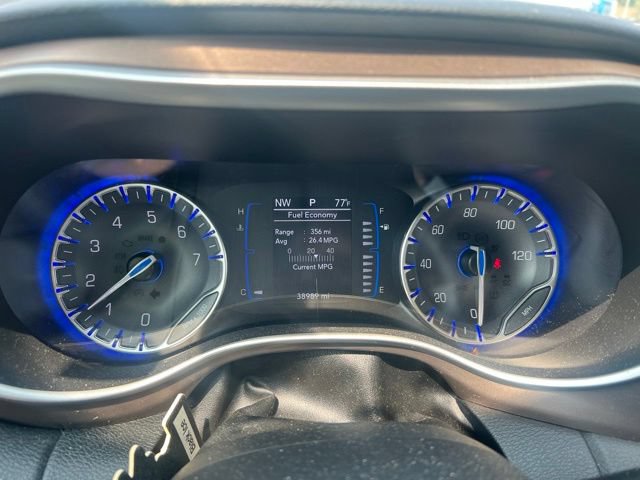 Used 2018 Chrysler Pacifica Touring-L FWD image 10