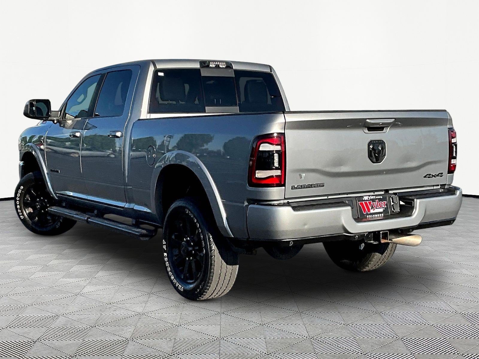 Used 2022 RAM 3500 Laramie w/ Night Edition AWD/4WD image 4