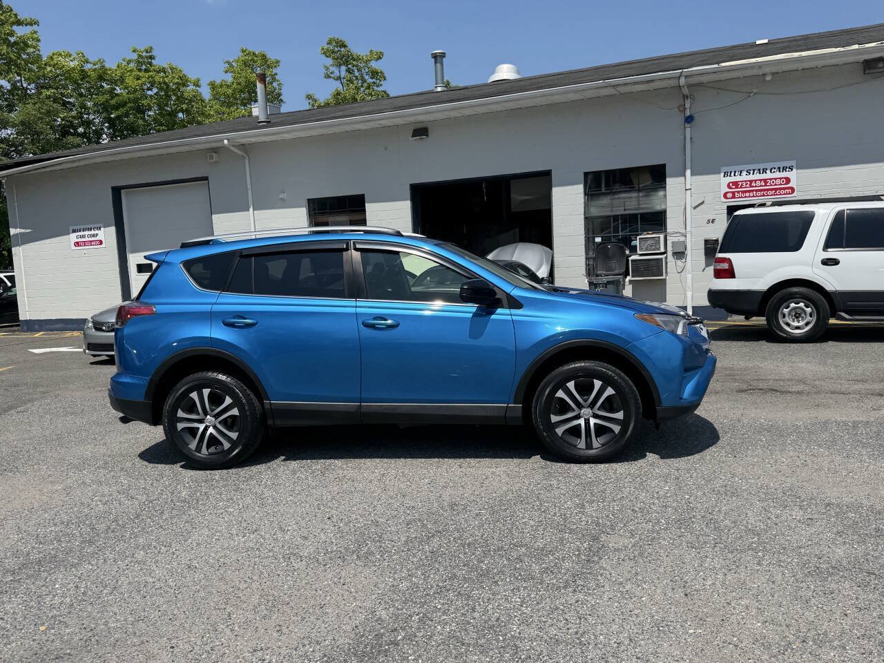 Used 2018 Toyota RAV4 LE AWD/4WD image 8