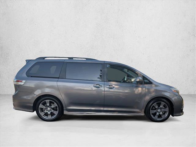 Used 2017 Toyota Sienna SE Premium image 4