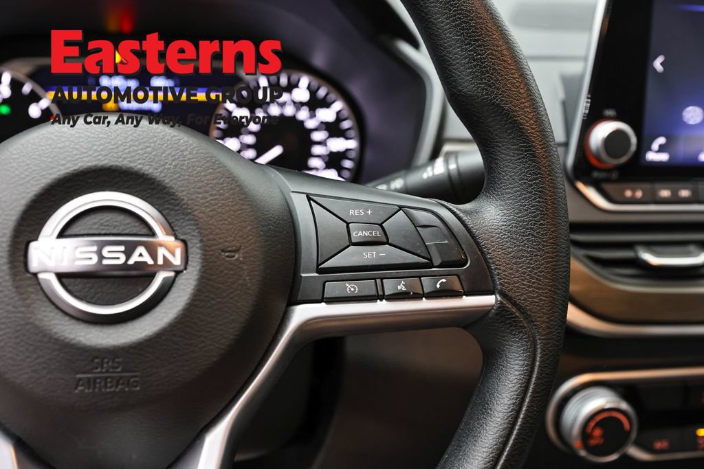 Used 2025 Nissan Altima 2.5 SV FWD image 16