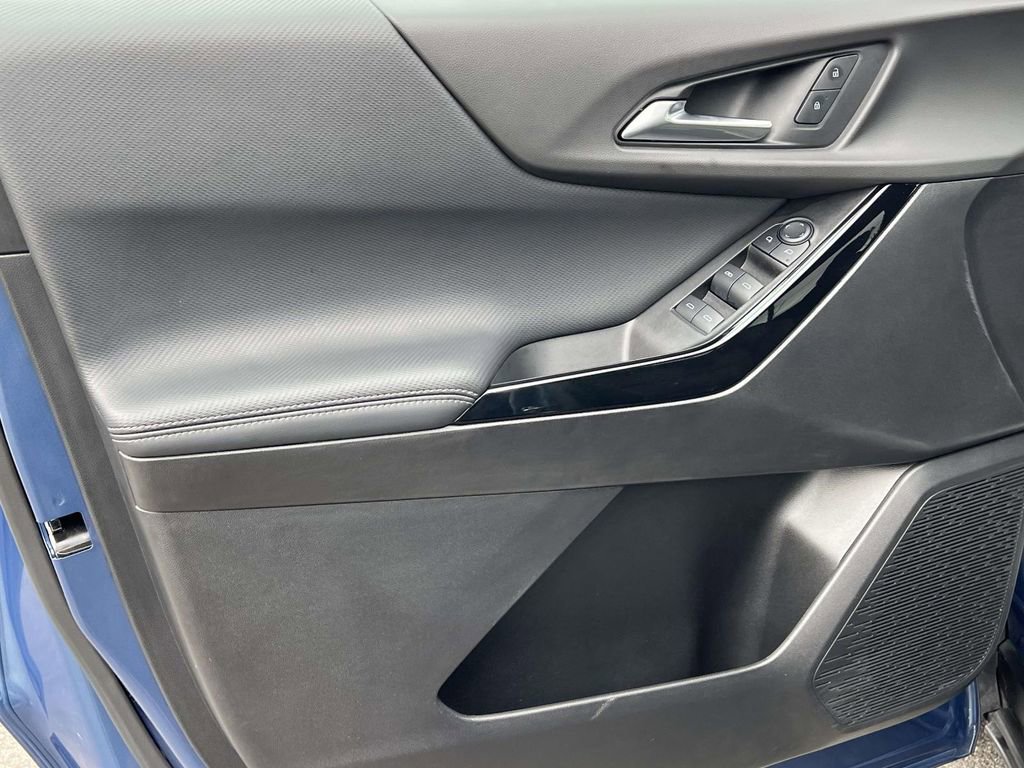 Used 2025 Chevrolet Equinox LT w/ Midnight Edition image 15