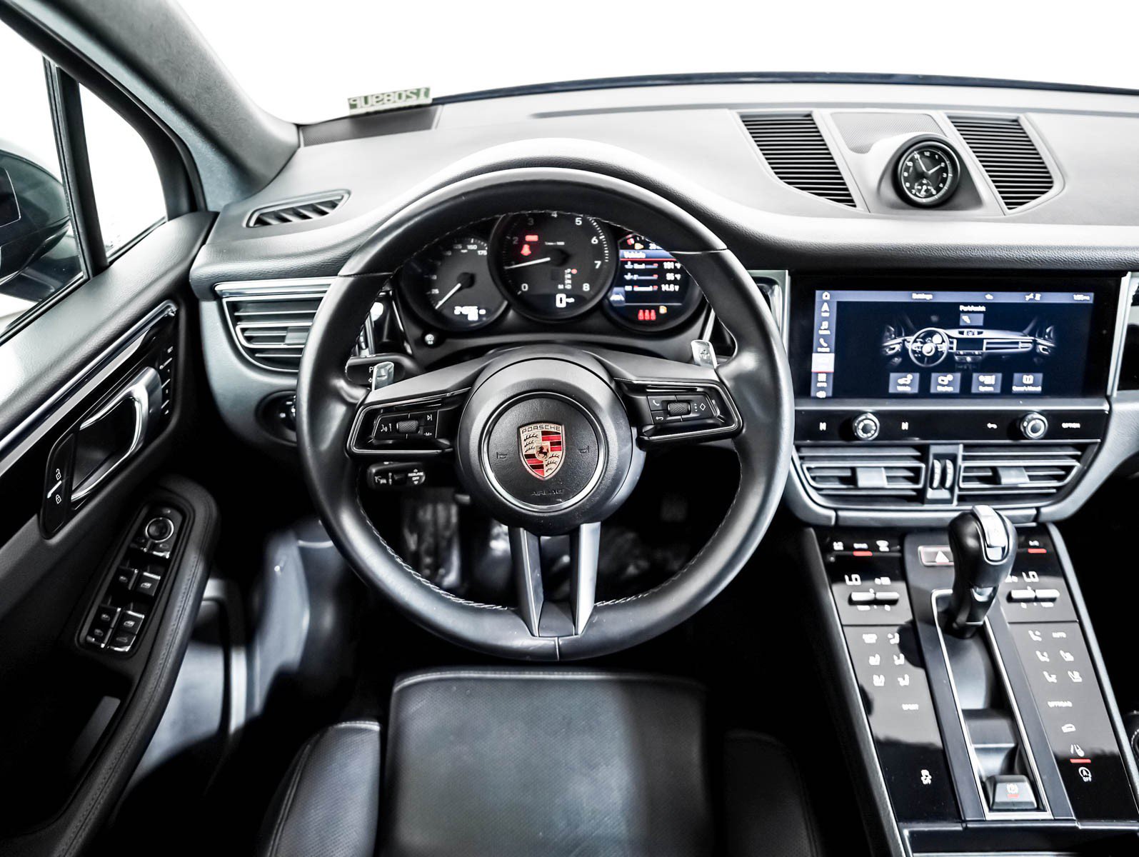 Certified 2024 Porsche Macan w/ Premium Plus Package AWD/4WD image 16