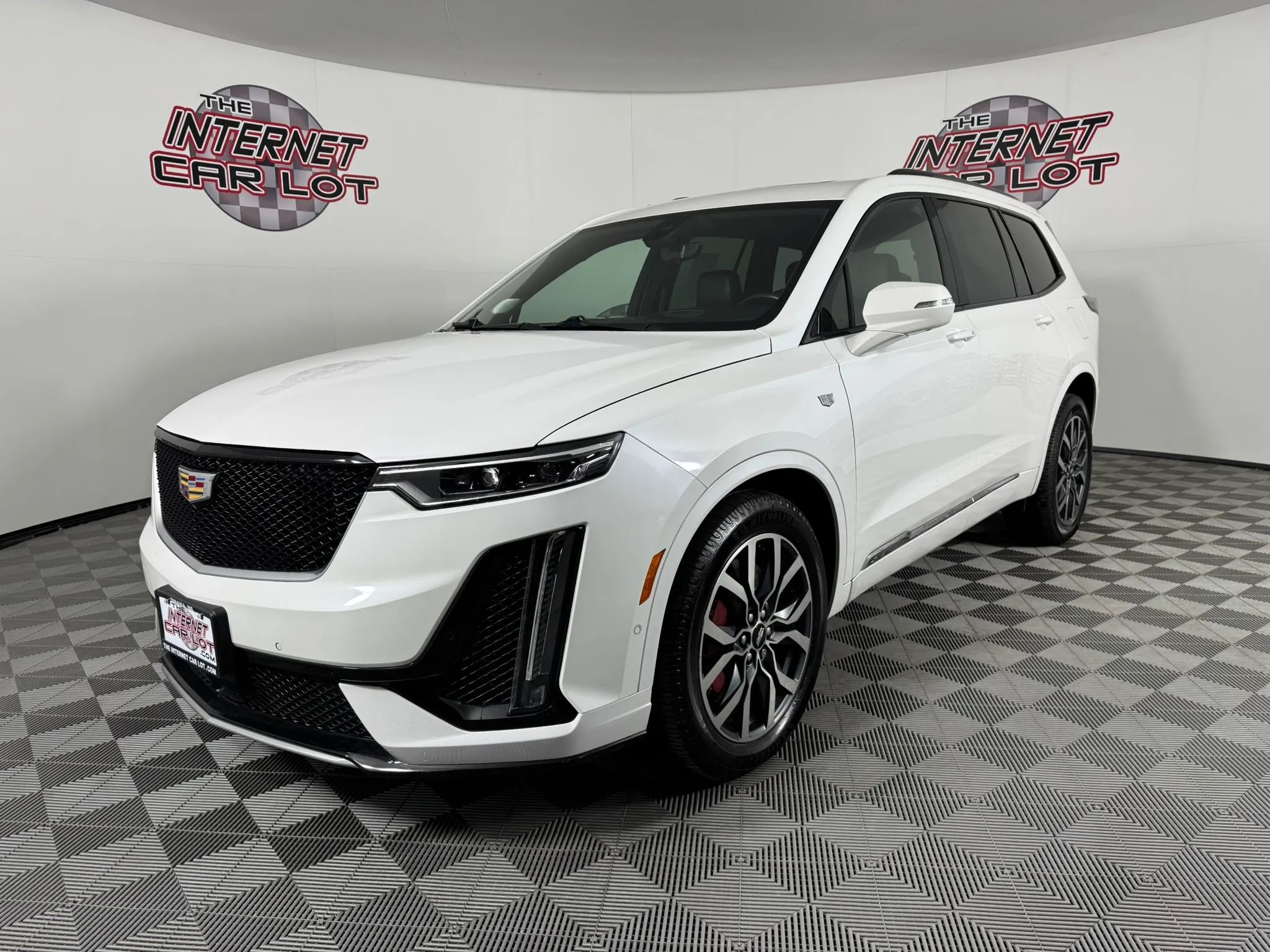 Used 2023 Cadillac XT6 Sport w/ Platinum Package AWD/4WD image 3
