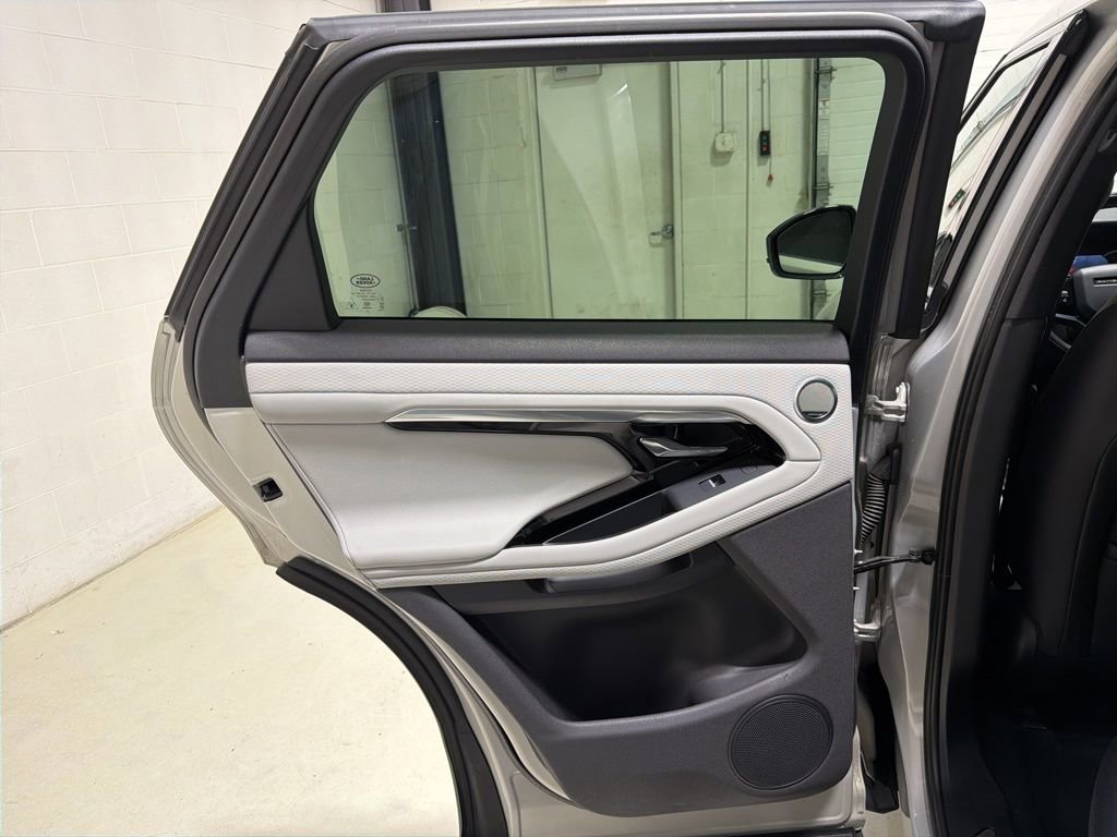 Used 2022 Land Rover Range Rover Evoque R-Dynamic S image 28
