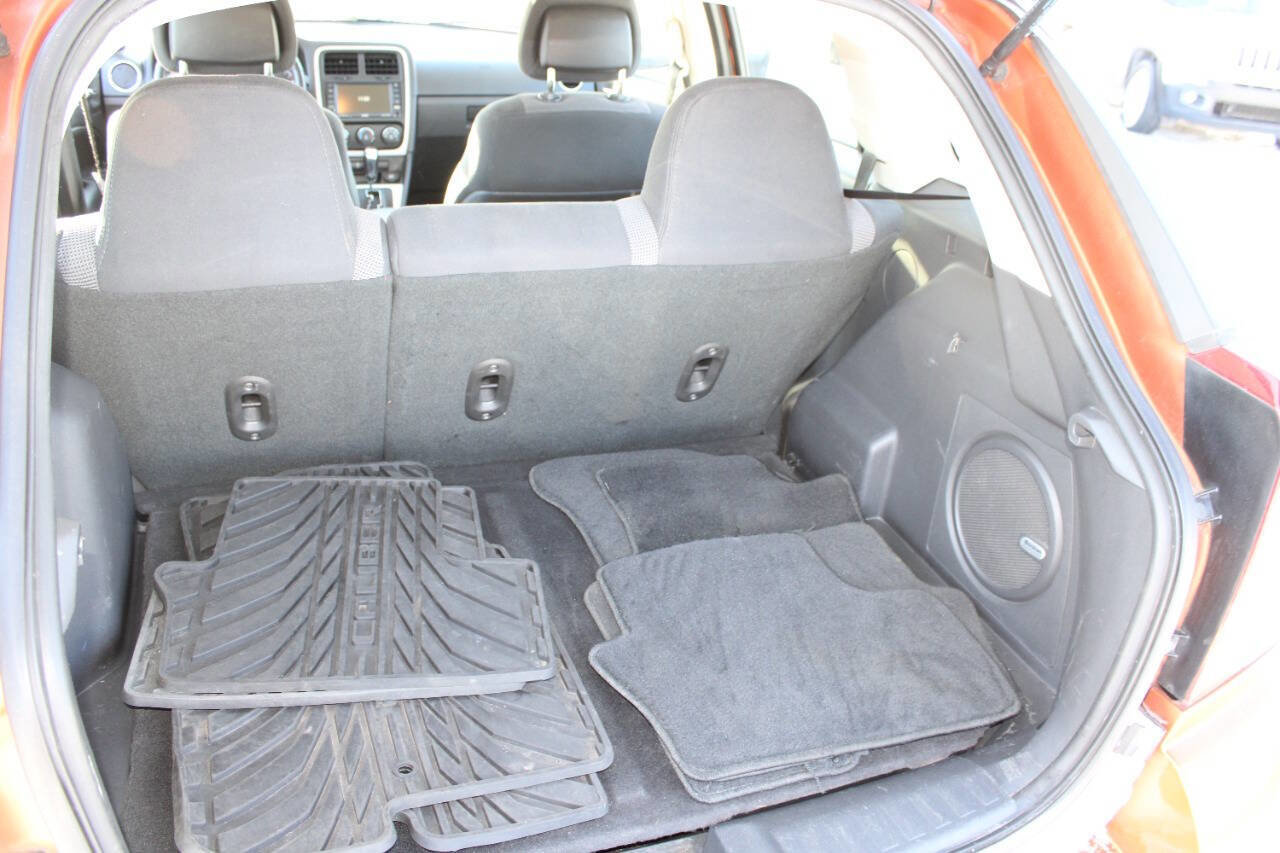 Used 2011 Dodge Caliber Heat w/ Premium Sound Group image 23