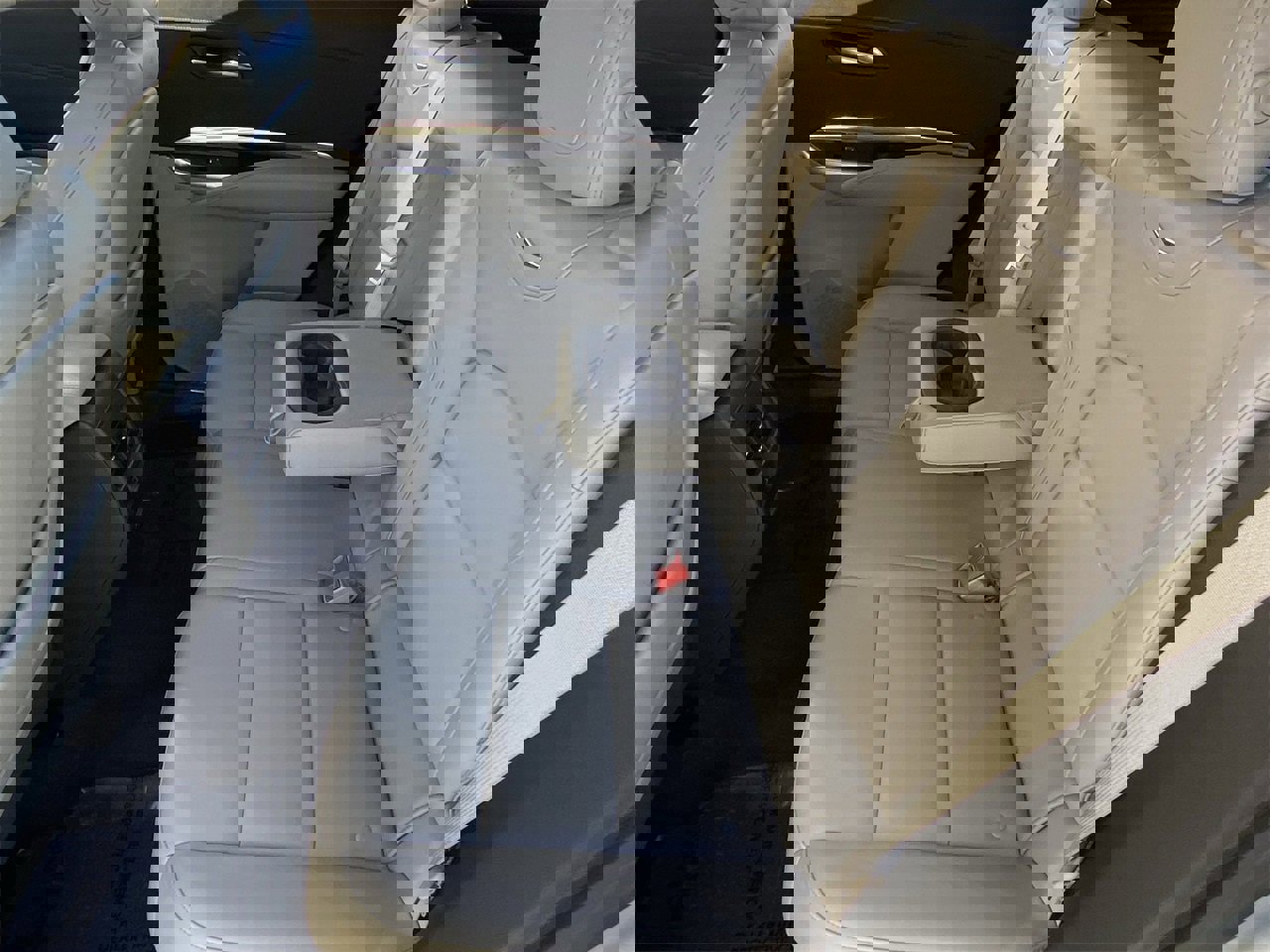 Used 2021 Cadillac XT4 Luxury w/ Cold Weather Package image 18