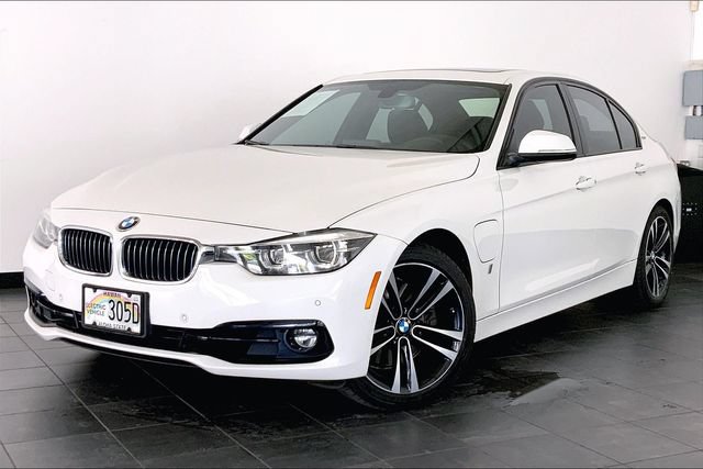 Used 2018 BMW 330e w/ Convenience Package RWD image 1