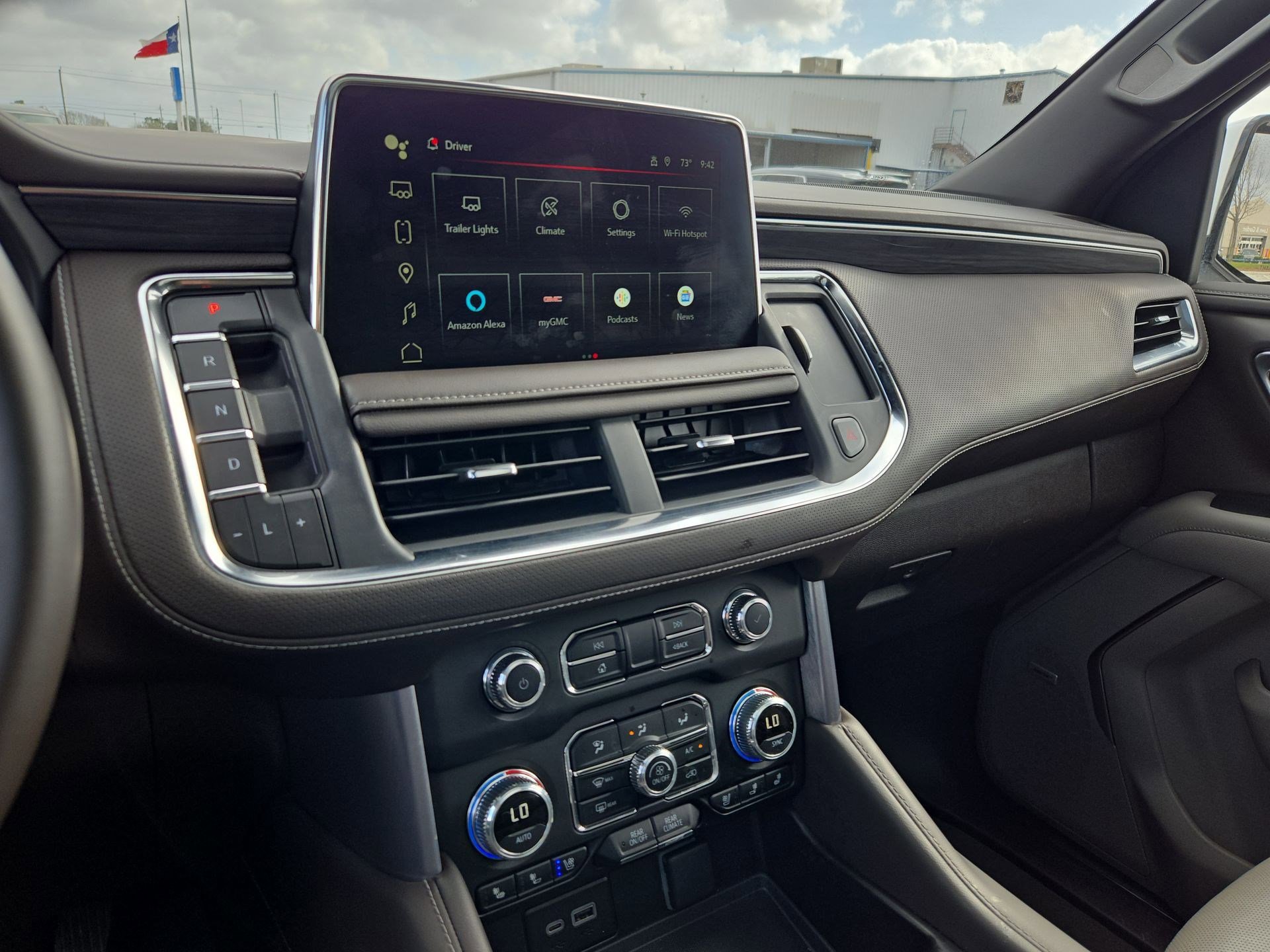 Used 2024 GMC Yukon XL SLT image 24