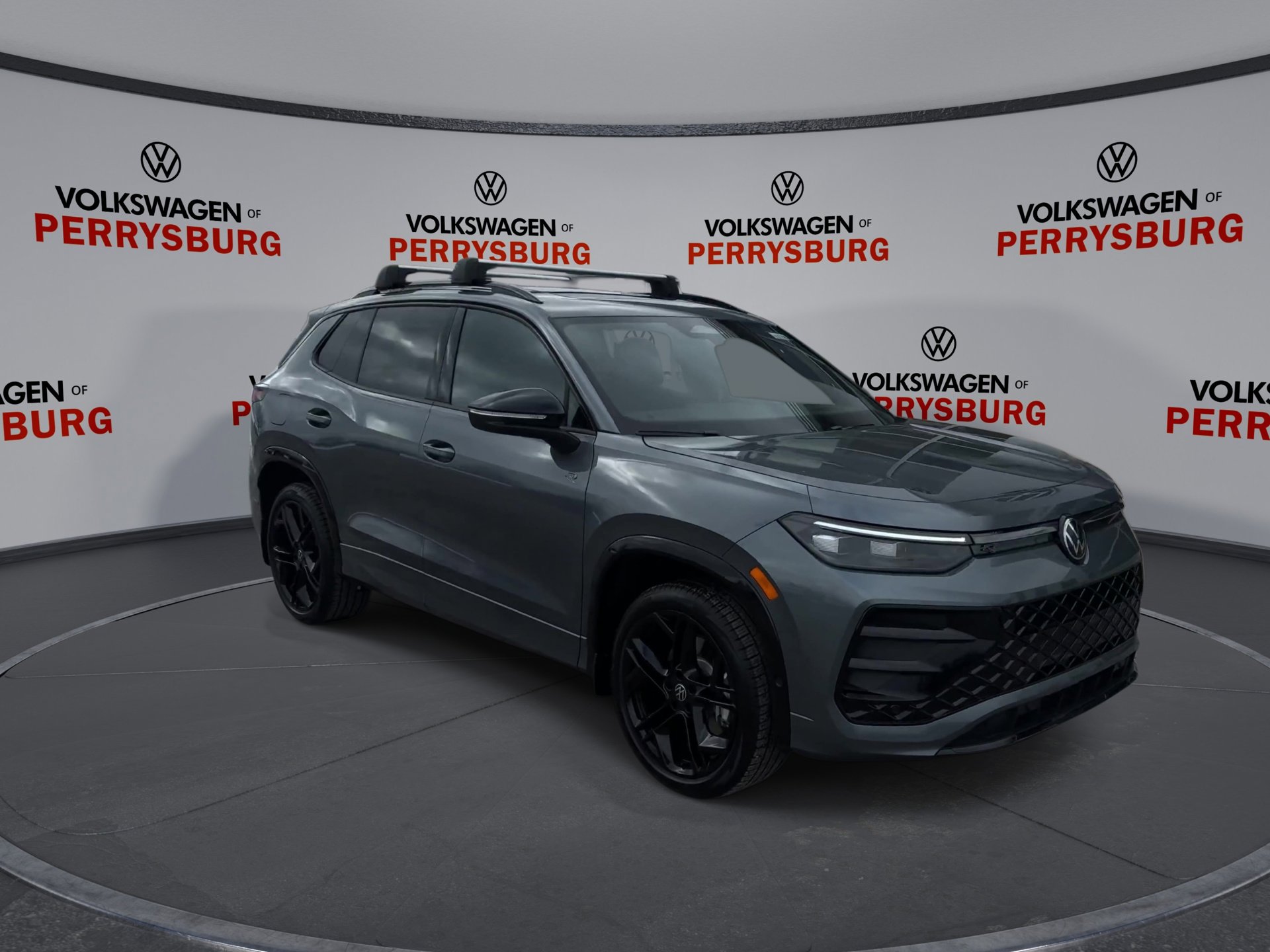 New 2026 Volkswagen Tiguan SE R-Line image 2