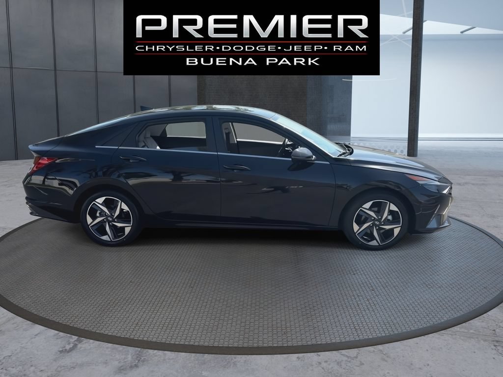 Used 2022 Hyundai Elantra Limited FWD image 10