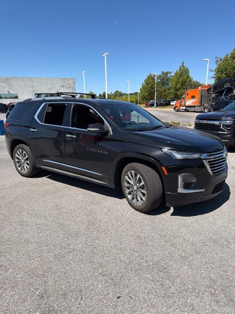 Used 2023 Chevrolet Traverse Premier w/ LPO, 'HIT The Road' Package FWD image 1
