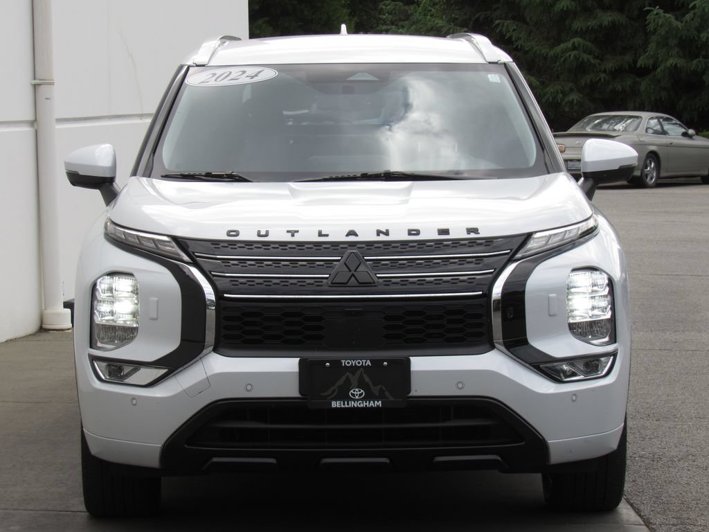 Used 2024 Mitsubishi Outlander 4WD Plug-In Hybrid image 3