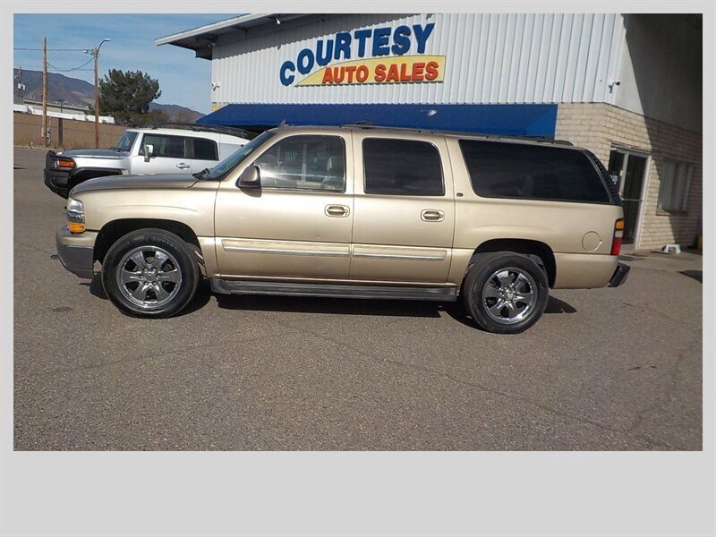 Used 2006 Chevrolet Suburban LT w/ Preferred Equipment Group AWD/4WD image 3