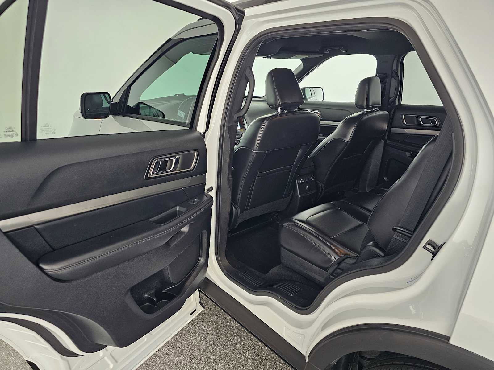 Used 2019 Ford Explorer XLT w/ Equipment Group 202A image 17
