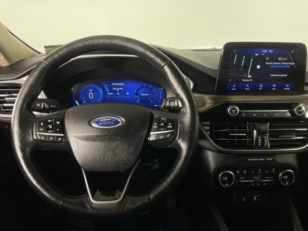 Used 2020 Ford Escape Titanium image 17