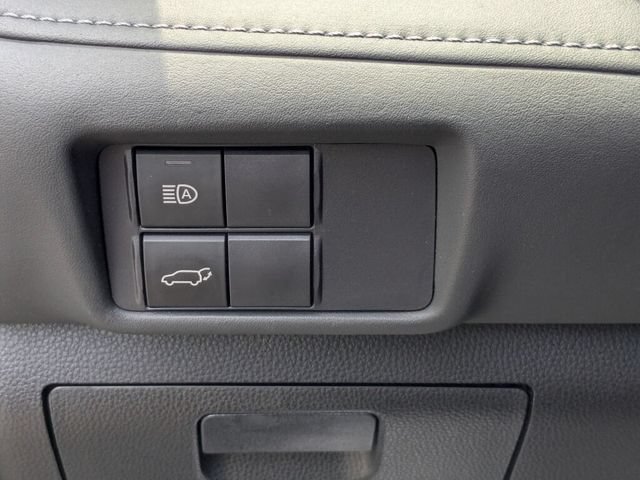 Used 2022 Toyota Highlander XLE FWD image 26