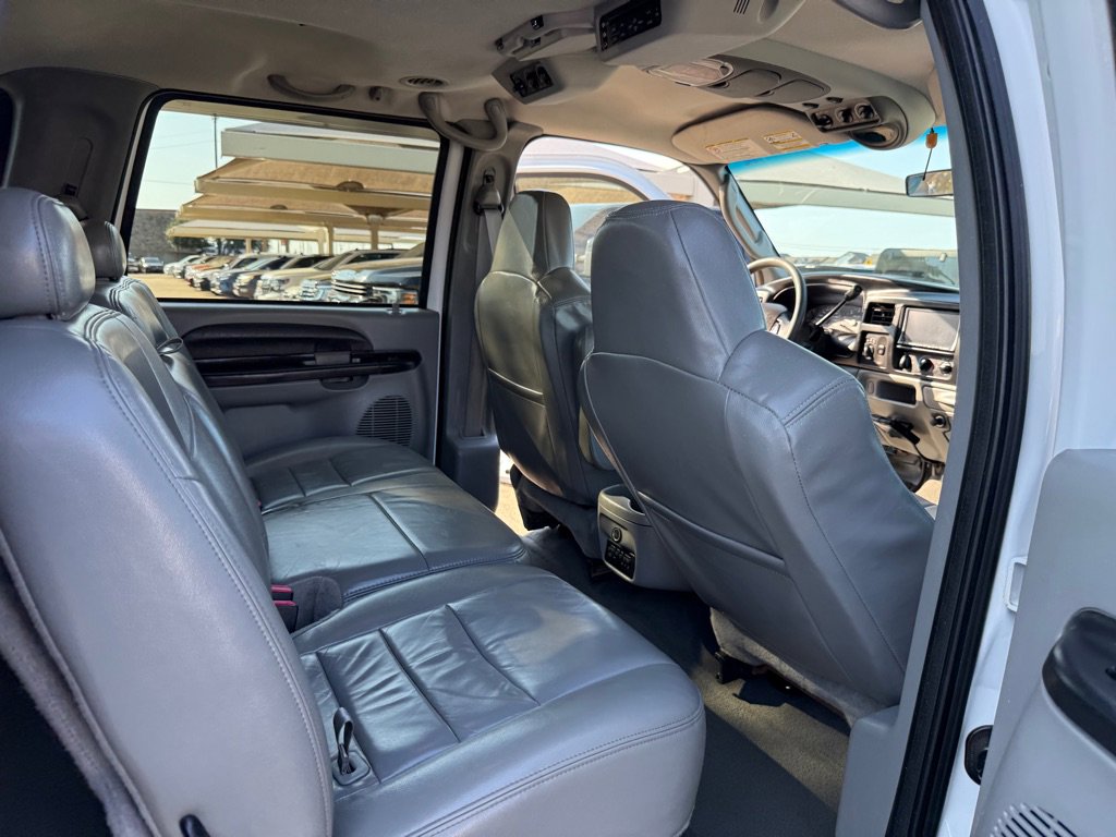 Used 2005 Ford Excursion XLT image 18
