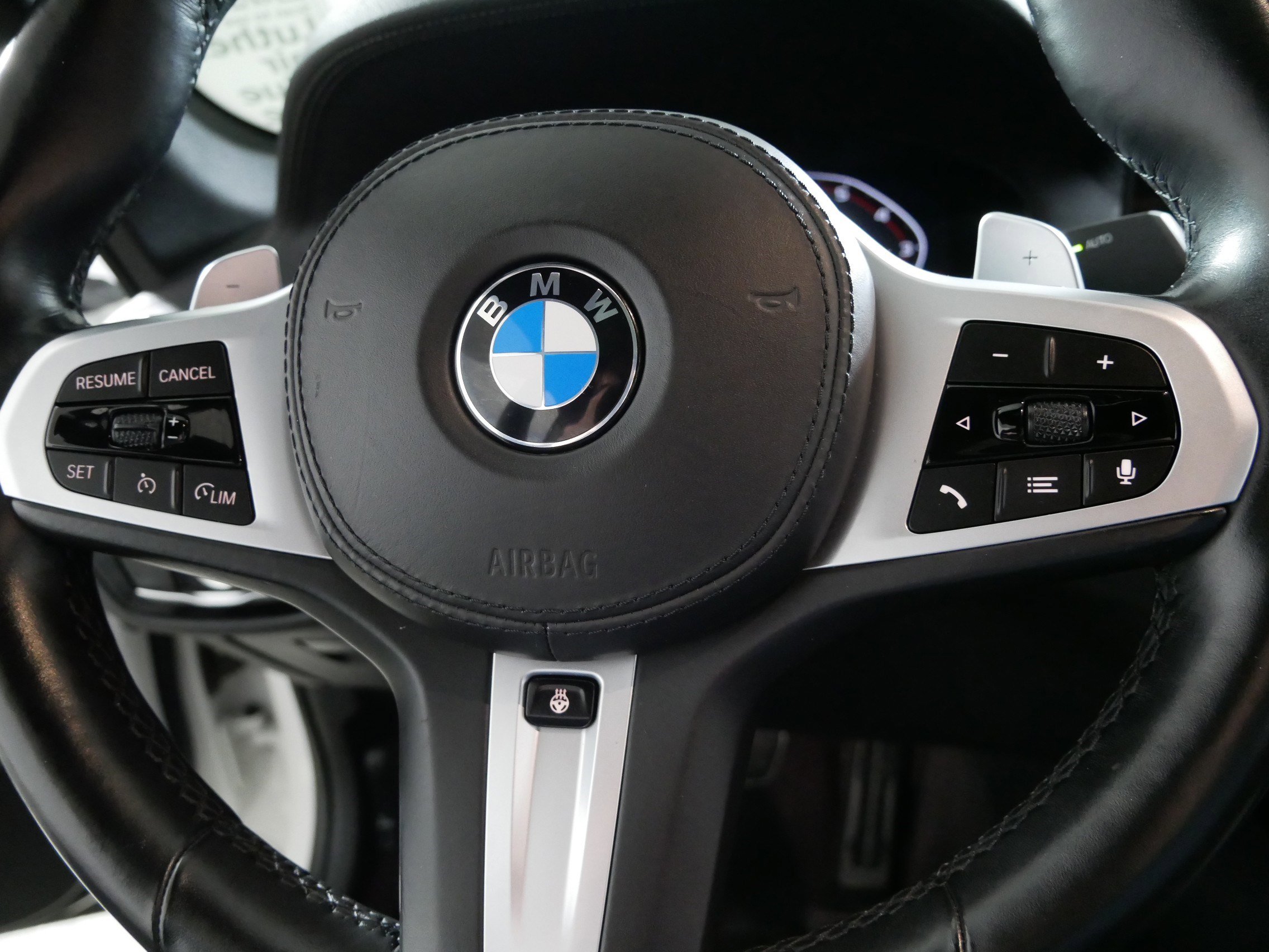 Used 2022 BMW M550i xDrive image 25