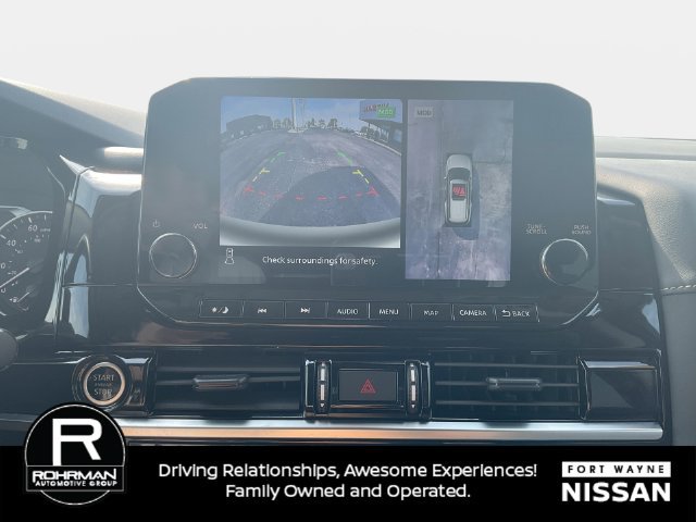 Used 2024 Nissan Pathfinder SL w/ Black Appearance Package AWD/4WD image 17