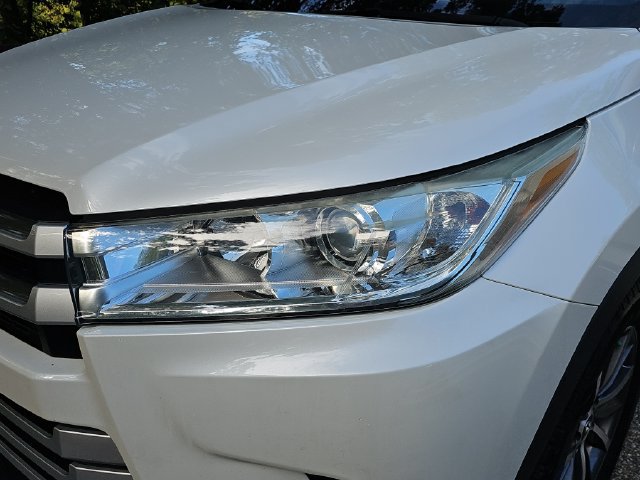 Used 2018 Toyota Highlander XLE AWD/4WD image 29