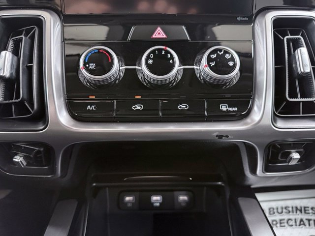 Used 2023 Kia Sorento LX FWD image 25