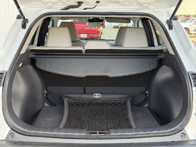 Used 2026 Toyota Corolla Cross LE FWD image 31