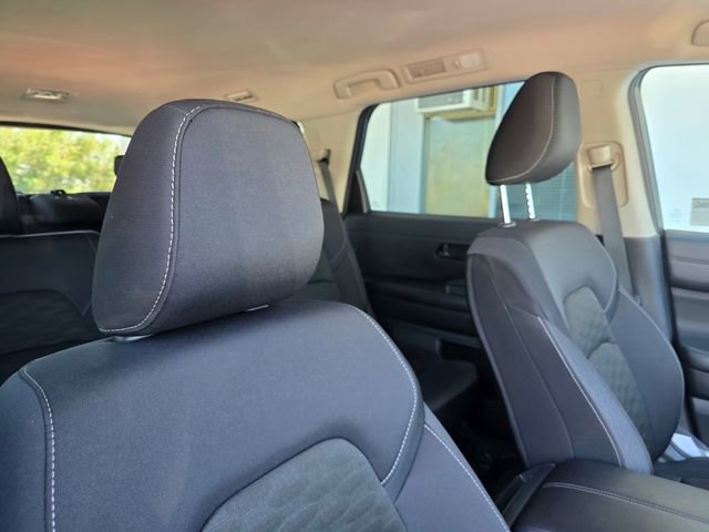 Used 2024 Nissan Pathfinder S image 19