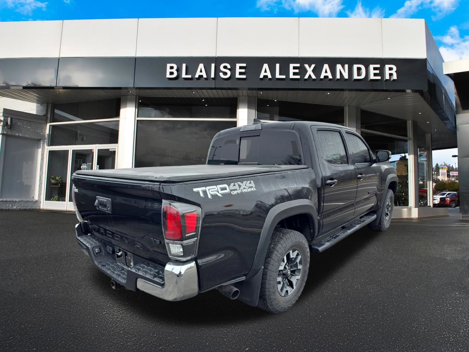 Used 2021 Toyota Tacoma TRD Off-Road w/ Blackout Package (TMS) AWD/4WD video 3