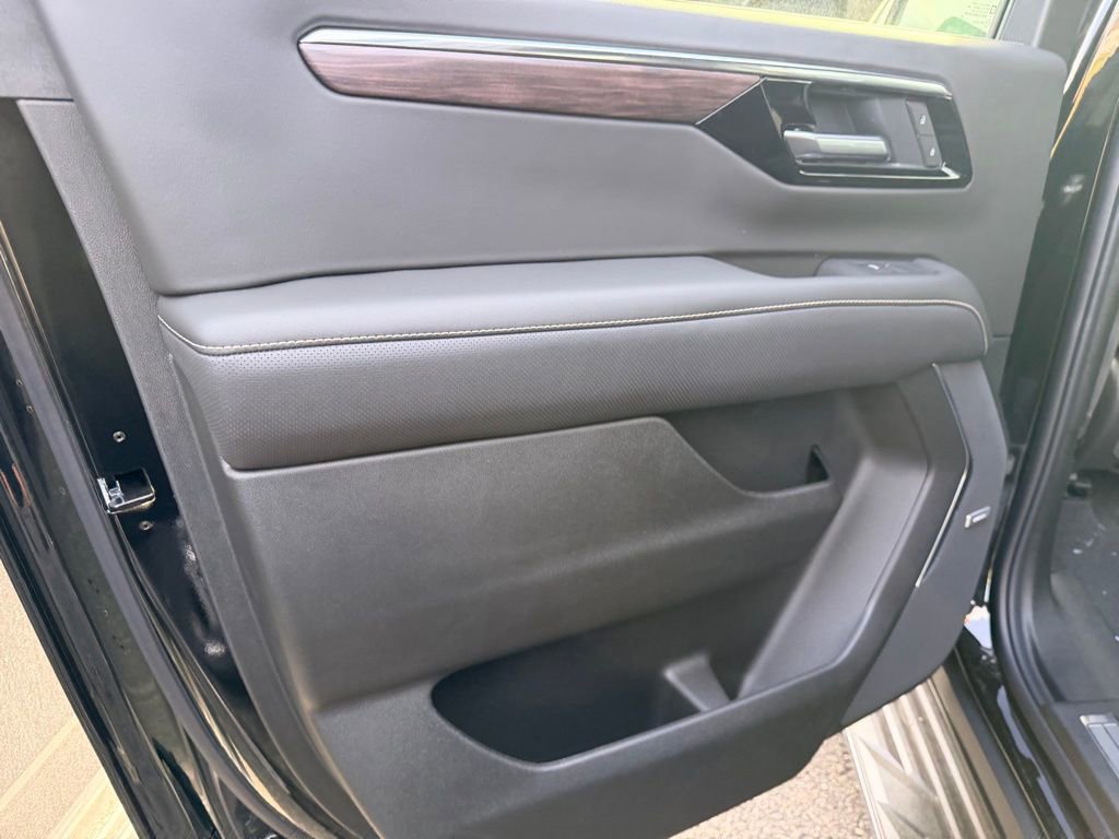 New 2026 Chevrolet Suburban Premier image 35