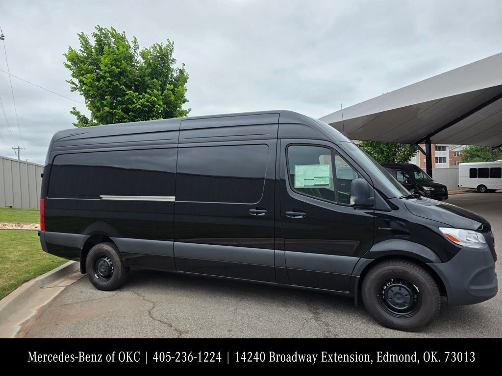 Used 2024 Mercedes-Benz eSprinter 170 Cargo image 3