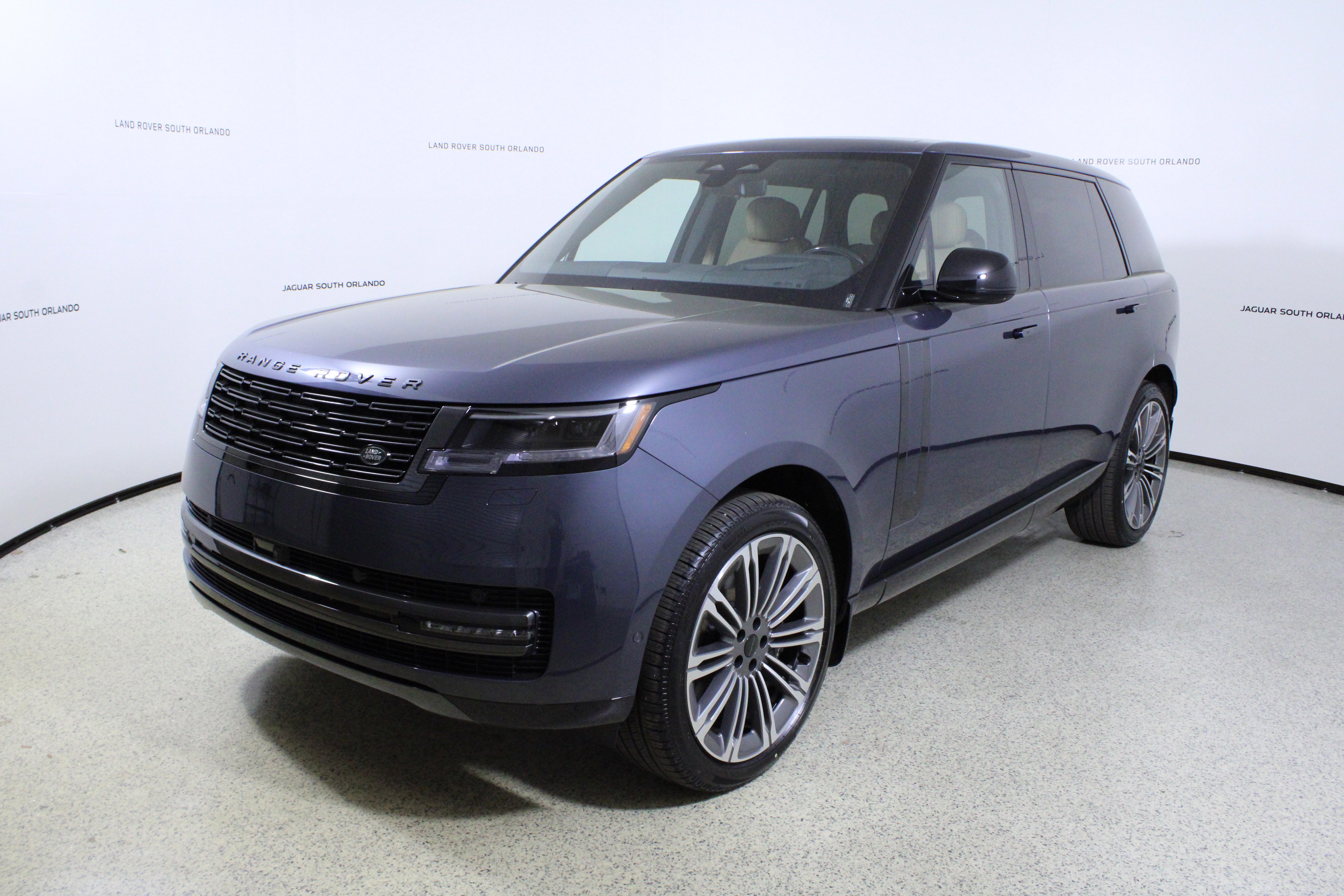 New 2026 Land Rover Range Rover Long Wheelbase SE image 4