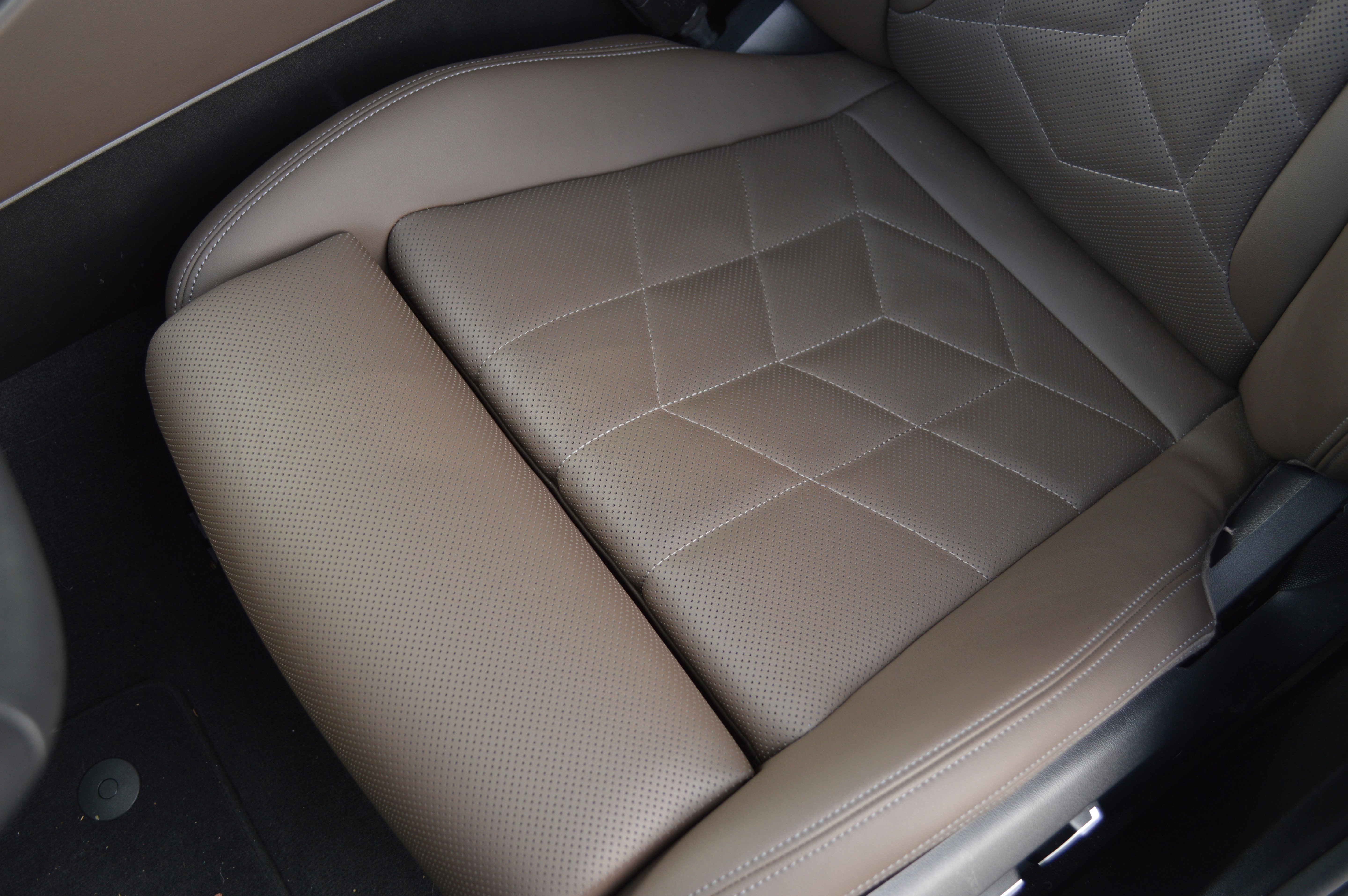 Used 2025 BMW 530i xDrive w/ Premium Package image 26