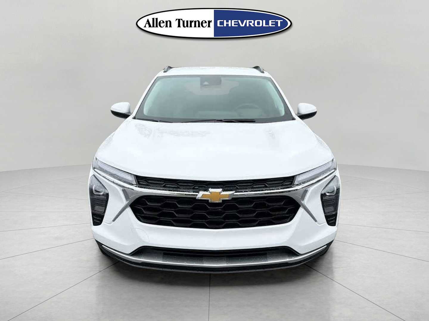 New 2026 Chevrolet Trax LT w/ Driver Confidence Package FWD image 2