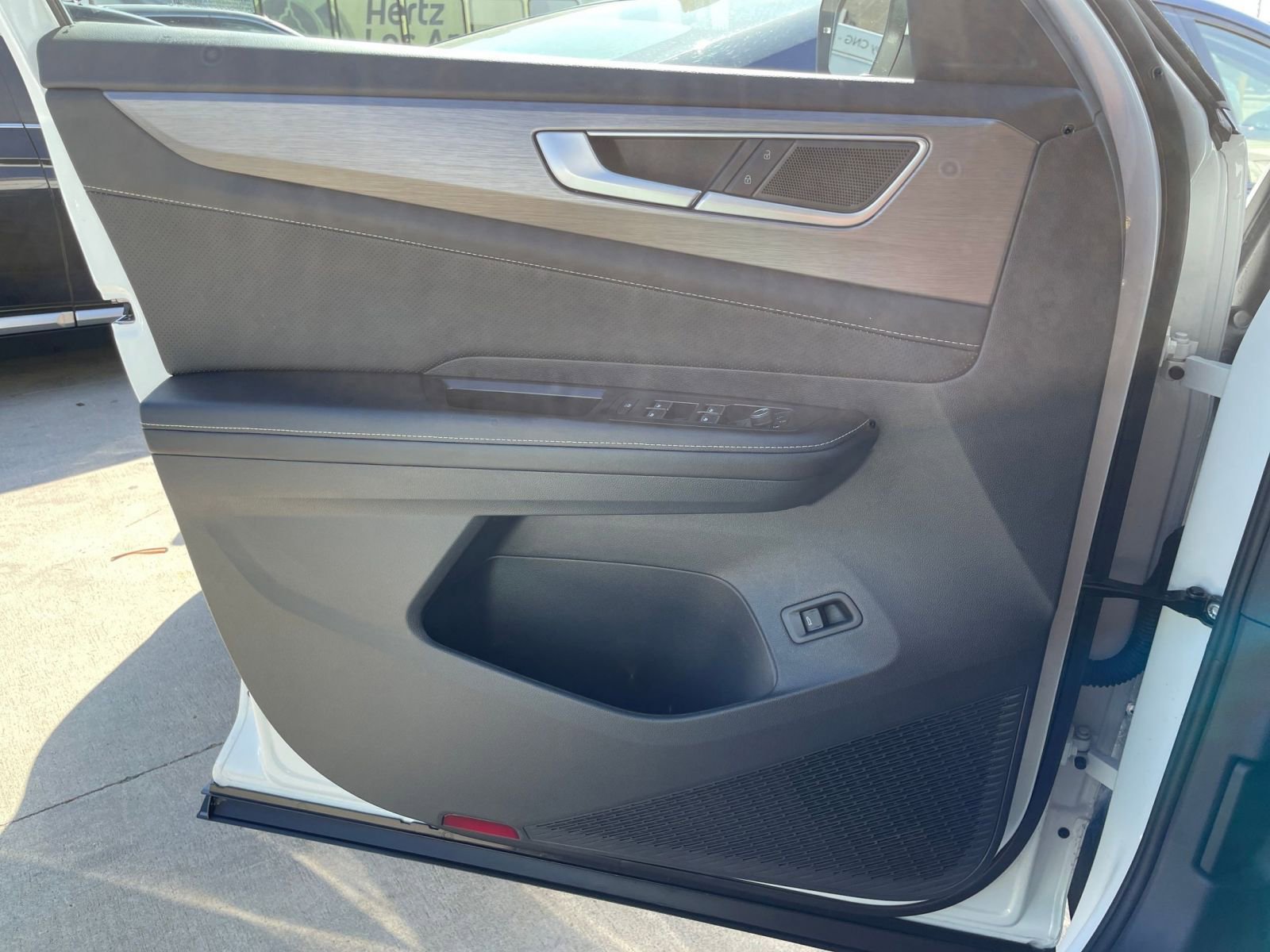 Used 2025 Volkswagen Atlas Cross Sport SE image 20