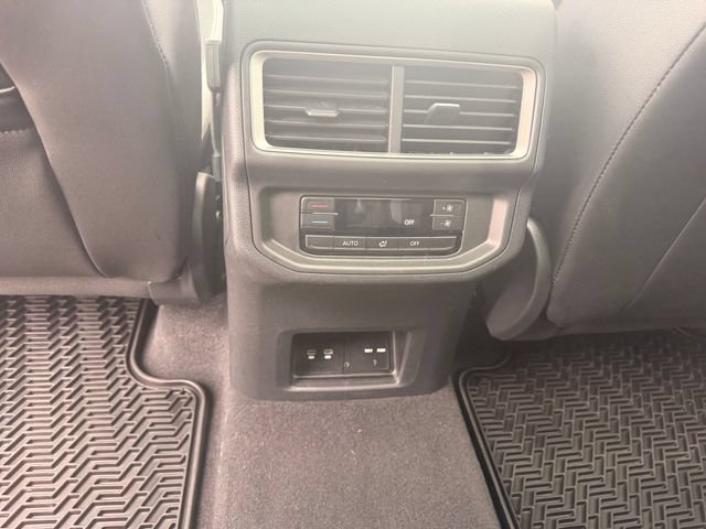 Certified 2024 Volkswagen Atlas Peak Edition SEL AWD/4WD image 18
