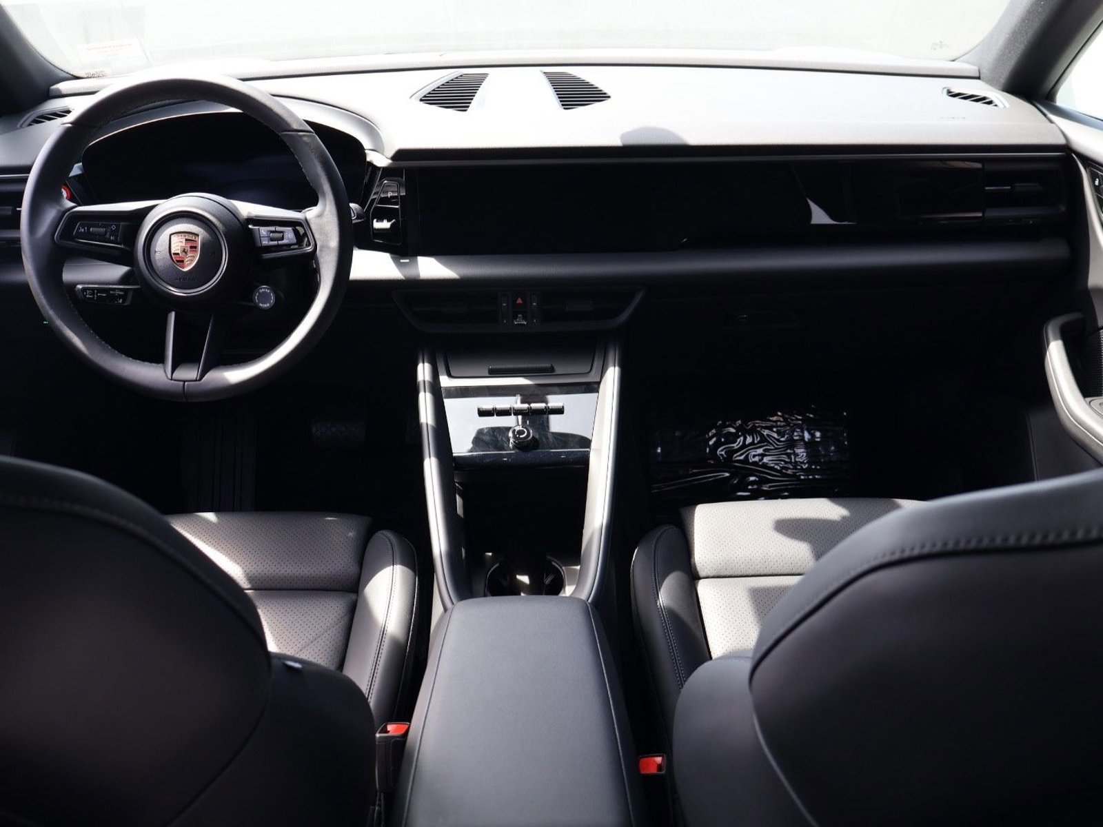 Certified 2025 Porsche Macan 4 Electric image 20