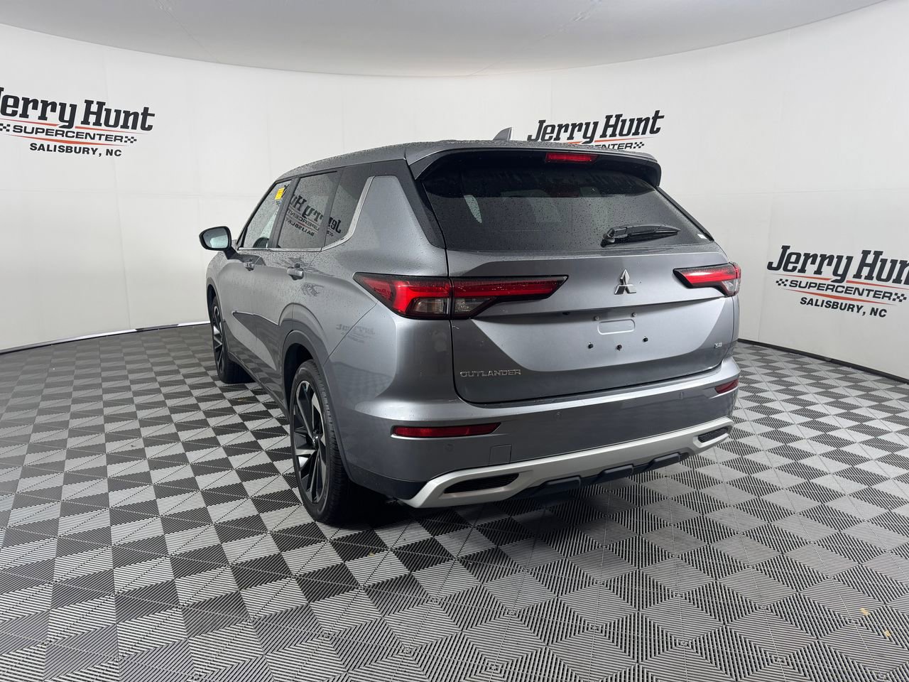 Used 2024 Mitsubishi Outlander SE image 11