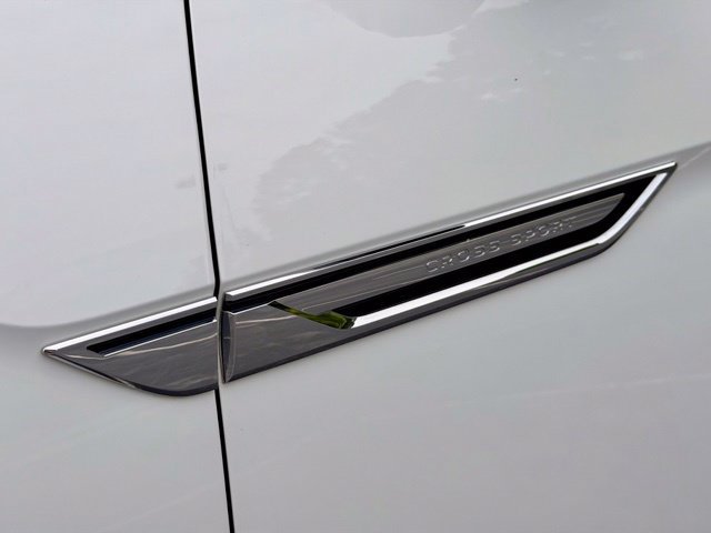 Used 2020 Volkswagen Atlas Cross Sport SE w/ Panoramic Sunroof Package FWD image 15