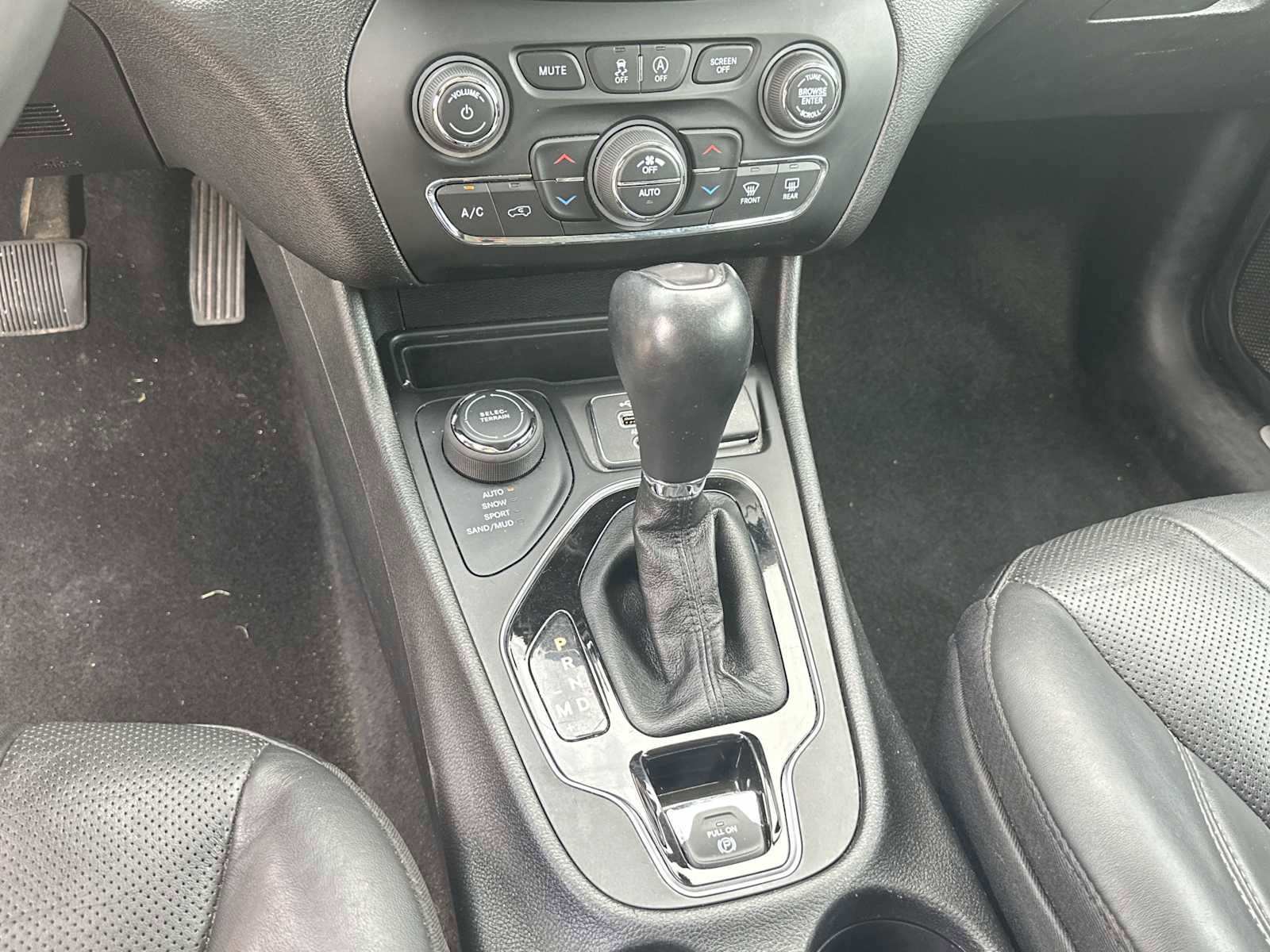 Used 2021 Jeep Cherokee Limited image 27