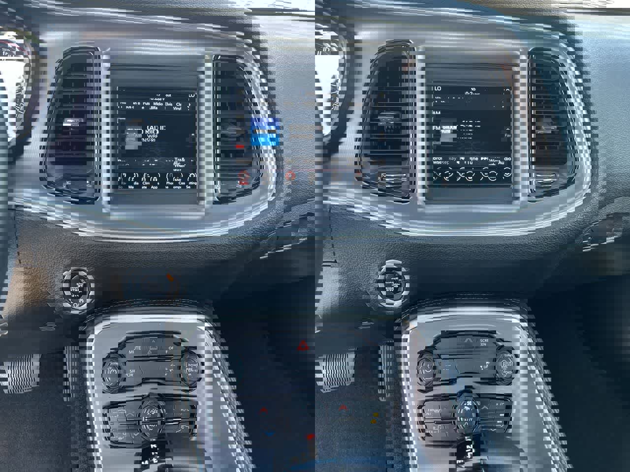 Used 2022 Dodge Challenger SXT RWD image 13